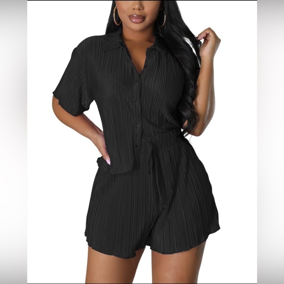 Pants - New Women’s Pleated 2 piece Short Set